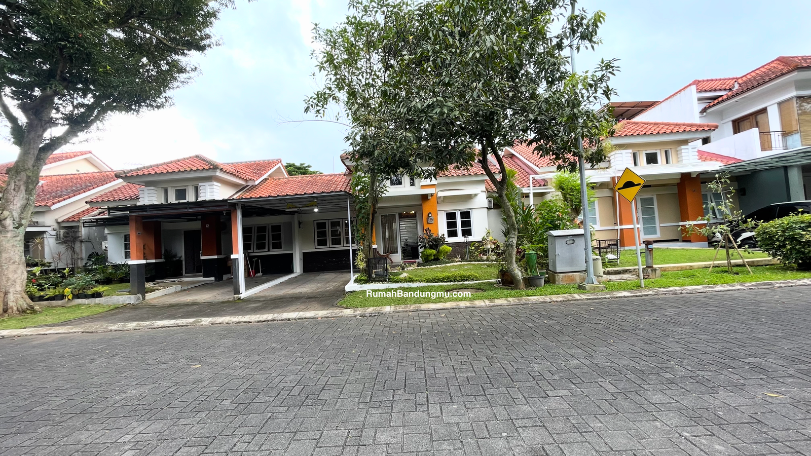 Dijual Rumah di Jingga Komara Kota Baru Parahyangan, Asri, Nyaman, dan Aman